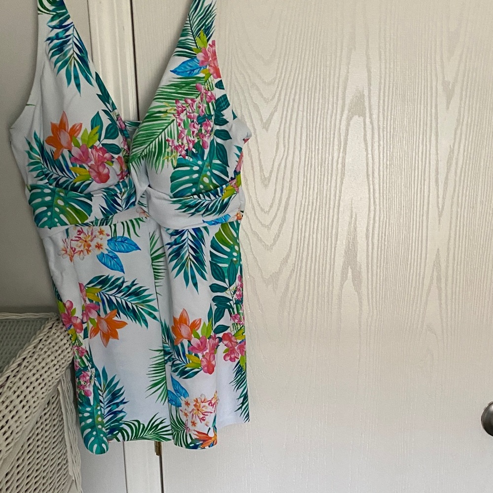 Kim Gravel Tankini swim top size 10 like new